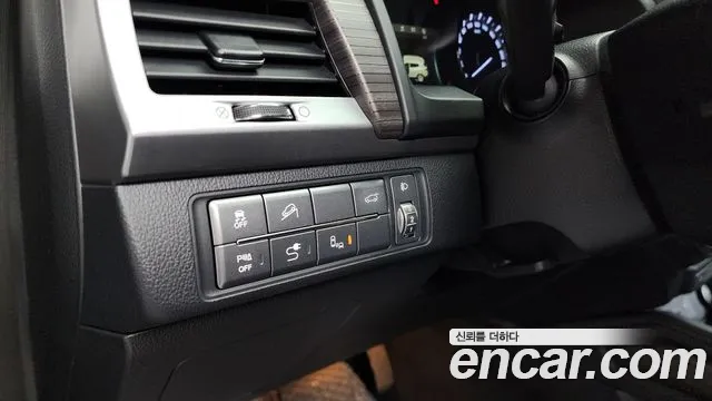KGM Rexton 2018 thumb 8