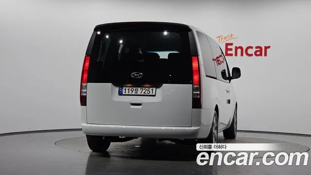 Hyundai Staria 2022 thumb 4