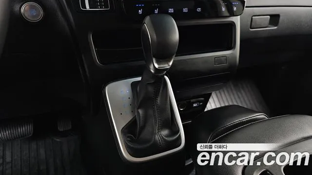 Hyundai Staria 2022 thumb 6