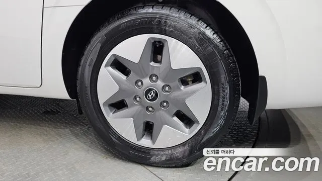 Hyundai Staria 2022 thumb 3