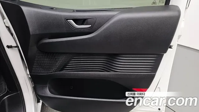 Hyundai Staria 2022 thumb 2