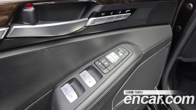 Genesis G90 2019 thumb 10