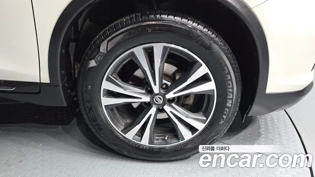 Nissan X-Trail 2018 thumb 2