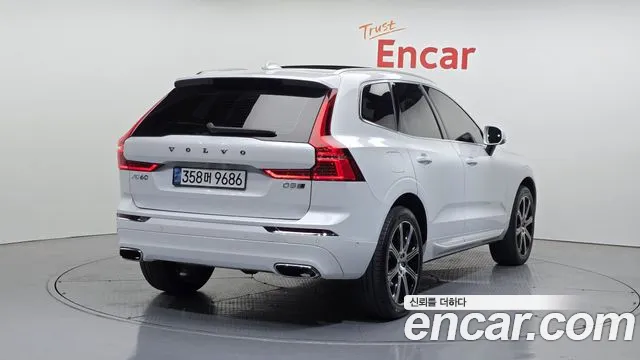 Volvo XC60 2018 thumb 10