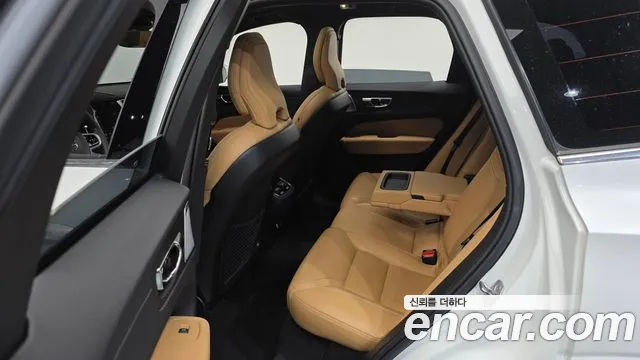 Volvo XC60 2018 thumb 3