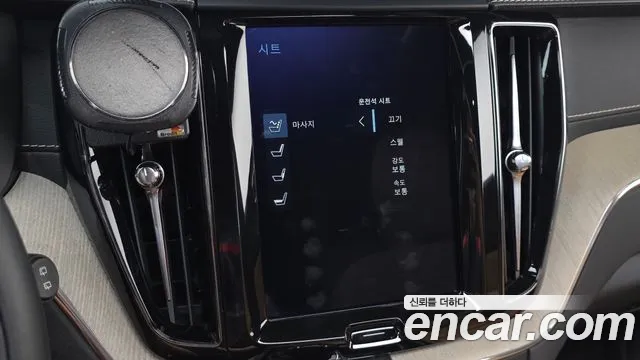 Volvo XC60 2018 thumb 9