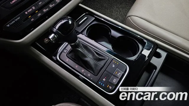 Kia Carnival 2015 thumb 5