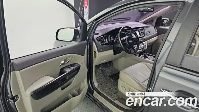 Kia Carnival 2015 thumb 8