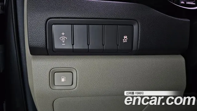 Kia Carnival 2015 thumb 4