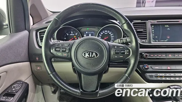 Kia Carnival 2015 thumb 9