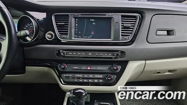 Kia Carnival 2015 thumb 6