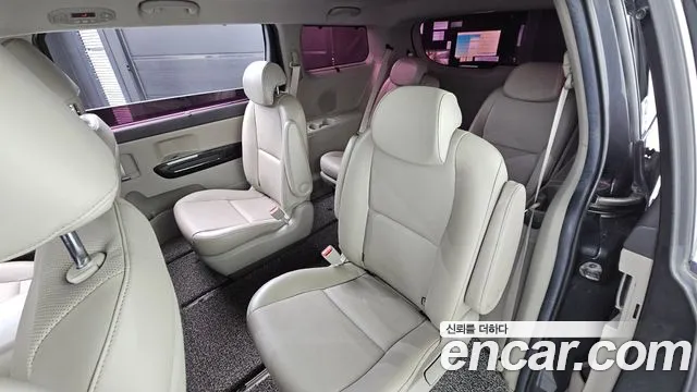 Kia Carnival 2015 thumb 2