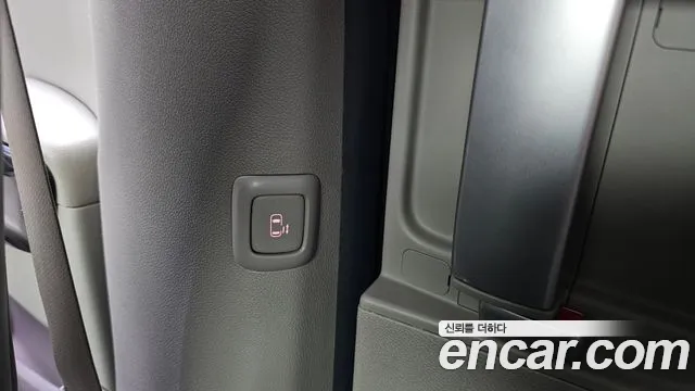 Kia Carnival 2015 thumb 12
