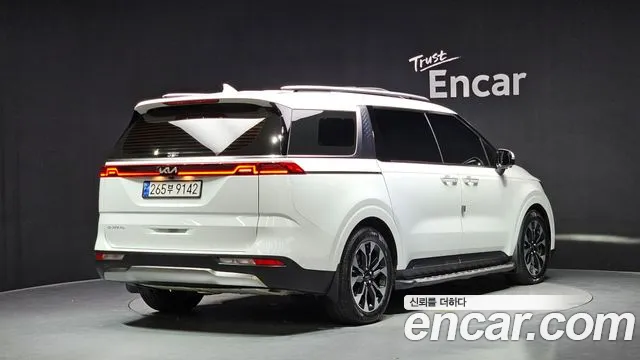 Kia Carnival 2023 thumb 2