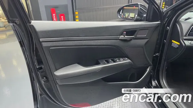 Hyundai Avante 2016 thumb 3