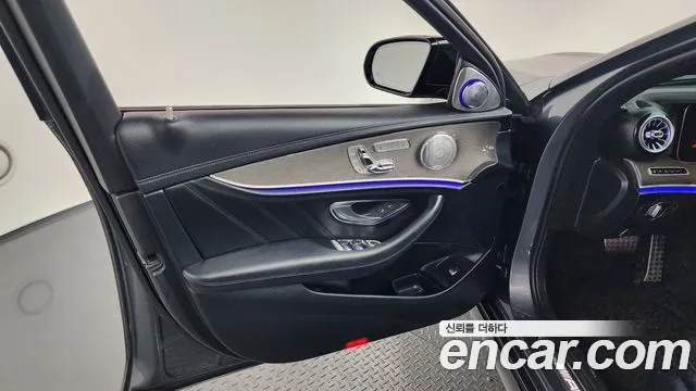 Mercedes-Benz E-Class 2019 thumb 2
