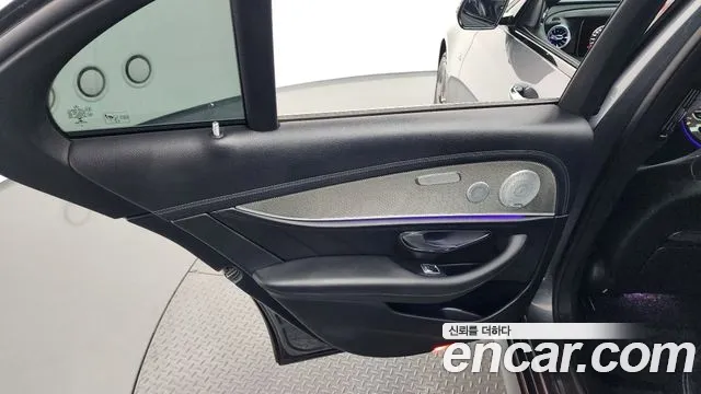 Mercedes-Benz E-Class 2019 thumb 6