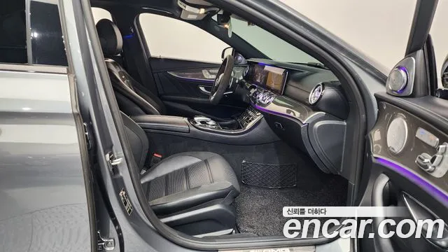 Mercedes-Benz E-Class 2019 thumb 8