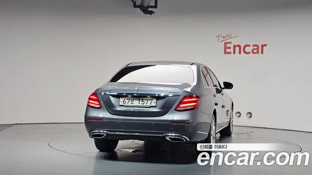 Mercedes-Benz E-Class 2019 thumb 10