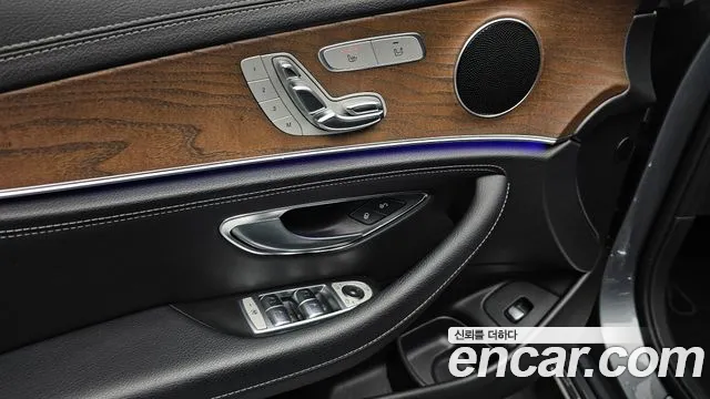 Mercedes-Benz E-Class 2019 thumb 4