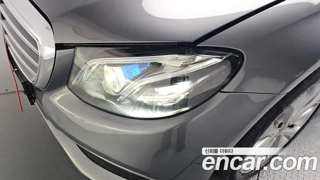 Mercedes-Benz E-Class 2019 thumb 9