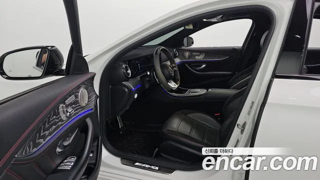 Mercedes-Benz E-Class 2023 thumb 9