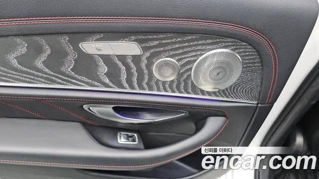 Mercedes-Benz E-Class 2023 thumb 10