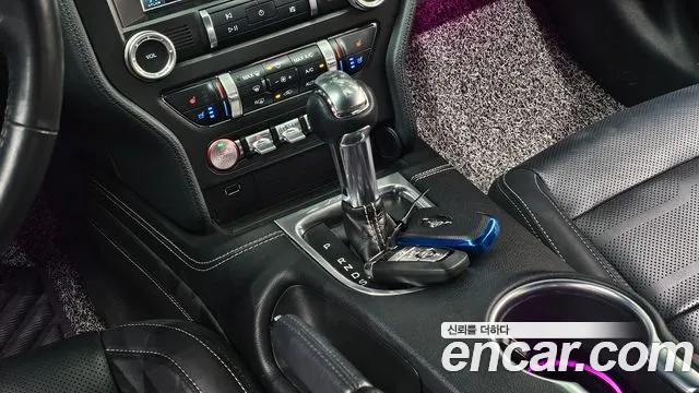 Ford Mustang 2022 thumb 4