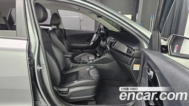 Kia Niro 2016 thumb 11