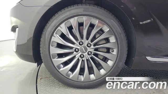 Genesis G90 2017 thumb 7