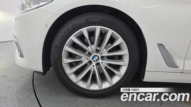 BMW 5 серии 2018 thumb 11