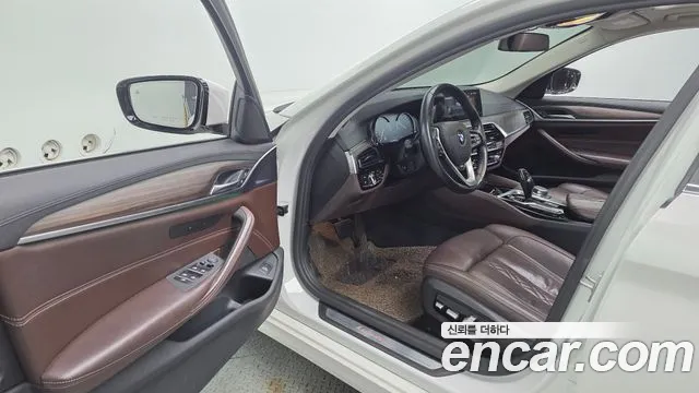 BMW 5 серии 2018 thumb 5