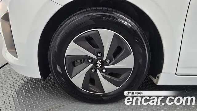 Hyundai Ioniq Hybrid 2016 thumb 5