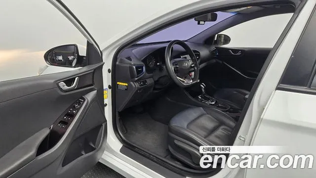 Hyundai Ioniq Hybrid 2016 thumb 10