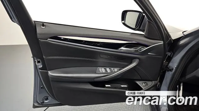 BMW 5 серии 2019 thumb 8