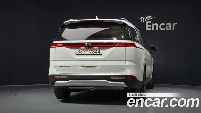 Kia Carnival 2021 thumb 8