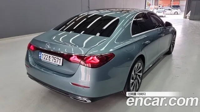 Mercedes-Benz E-Class 2024 thumb 2