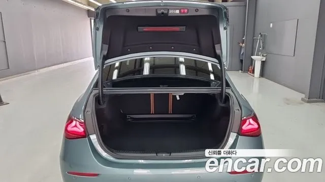 Mercedes-Benz E-Class 2024 thumb 10