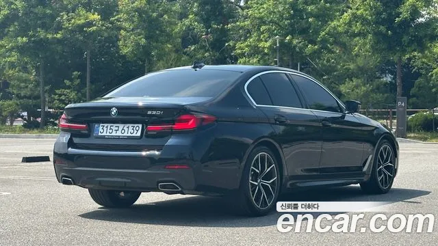 BMW 5 серии 2022 thumb 2