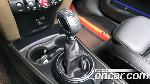 Mini Countryman 2018 thumb 10