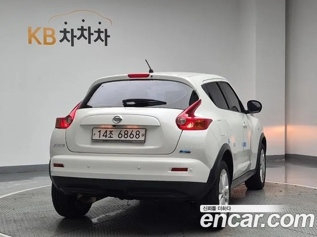 Nissan Juke 2014 thumb 10
