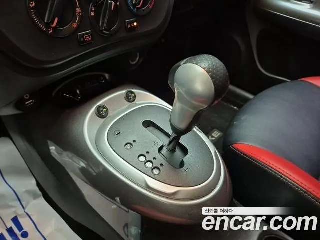 Nissan Juke 2014 thumb 9