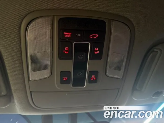 Kia Carnival 2016 thumb 10
