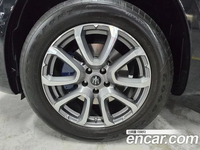 Maserati Levante 2022 thumb 3