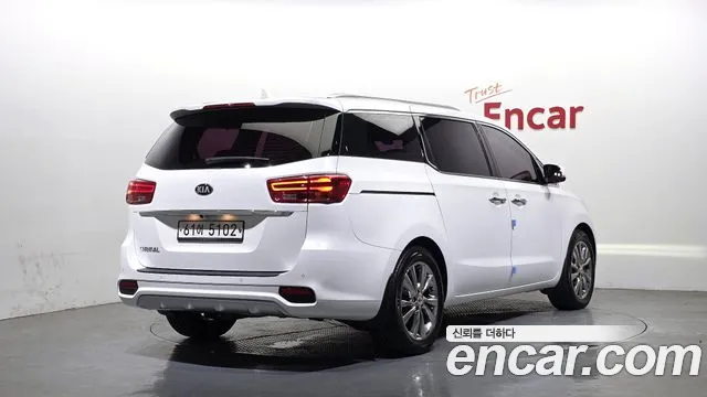 Kia Carnival 2019 thumb 11