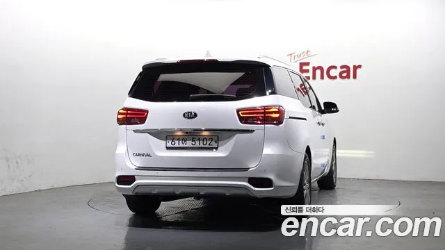 Kia Carnival 2019 thumb 4
