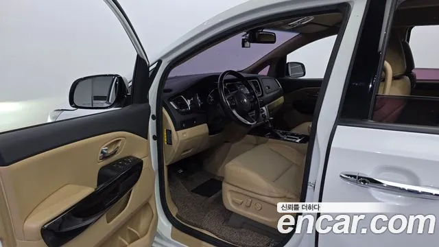 Kia Carnival 2019 thumb 2