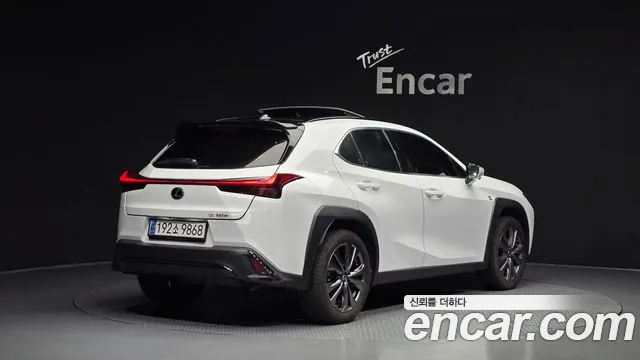 Lexus UX 2023 thumb 2