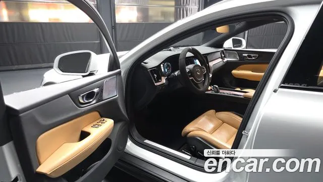 Volvo V60 Cross Country 2021 thumb 6