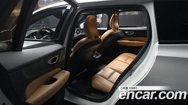 Volvo V60 Cross Country 2021 thumb 11